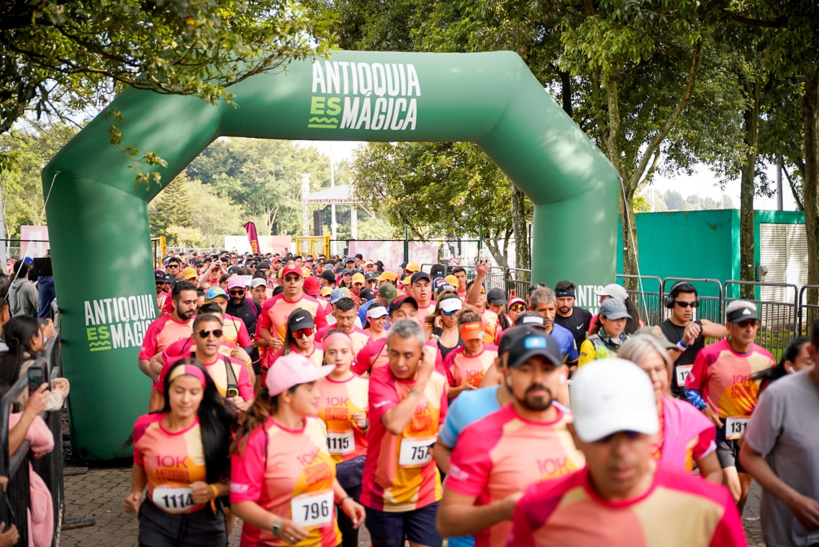 Mil deportistas disfrutaron de los 10k Antioquia es Mágica en Bogotá