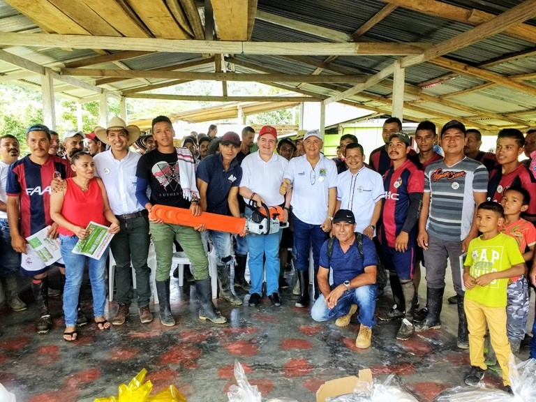 Gerencia de municipios trabaja en grande