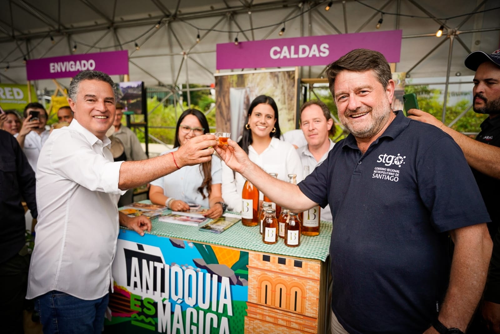 Gobernador Aníbal Gaviria recorrió esta tarde la Feria Antioquia Es Mágica, que ya ha recibido más de 25.000 visitantes