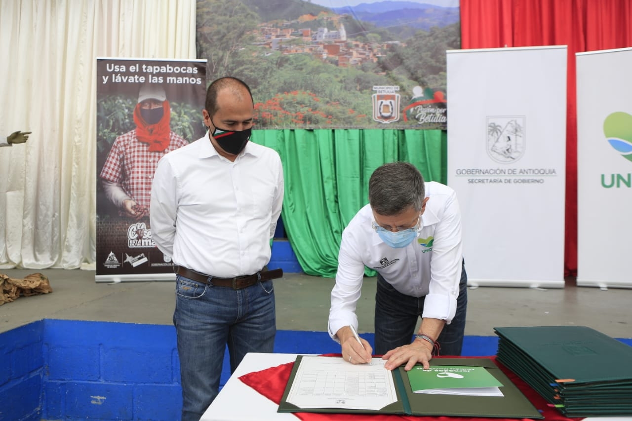 Con tan solo un contagio por covid-19 en la cosecha cafetera, el gobernador encargado entregó positivo balance