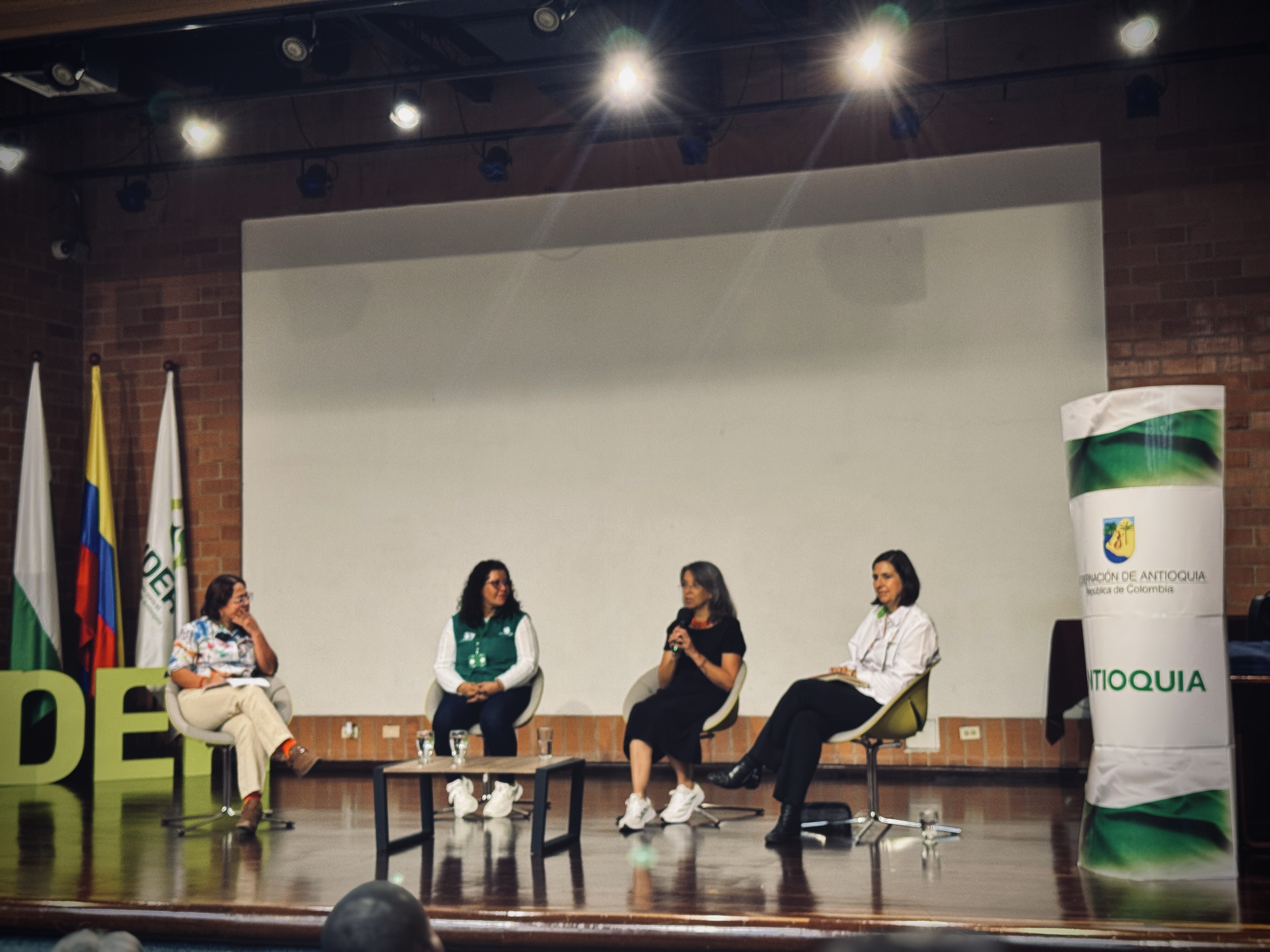 Gobernación de Antioquia conmemoró el día mundial del agua con el foro “El valor del Agua”