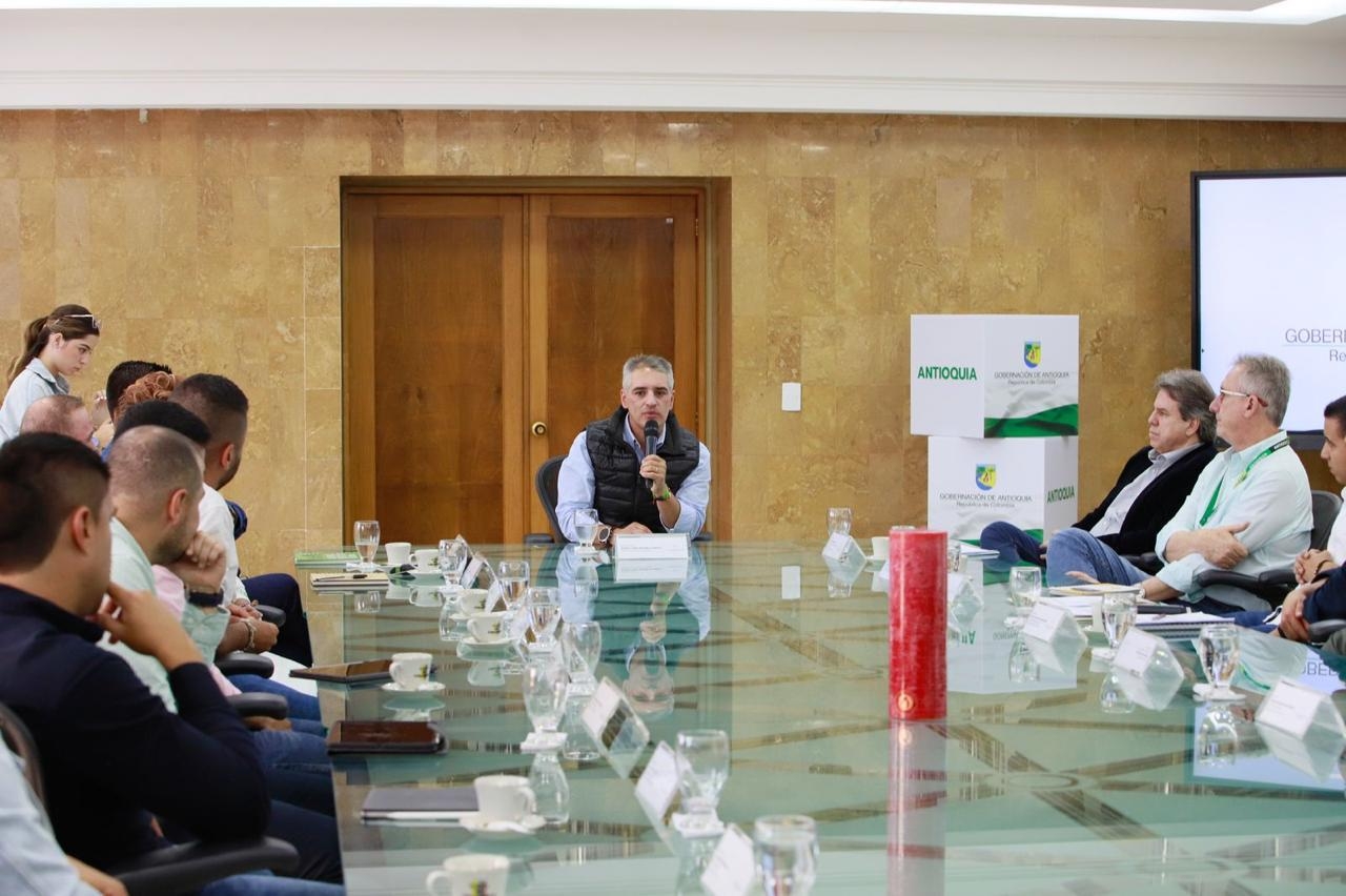 La Gobernación de Antioquia fortalece la descentralización catastral con acuerdos que benefician a dos Provincias del Oriente