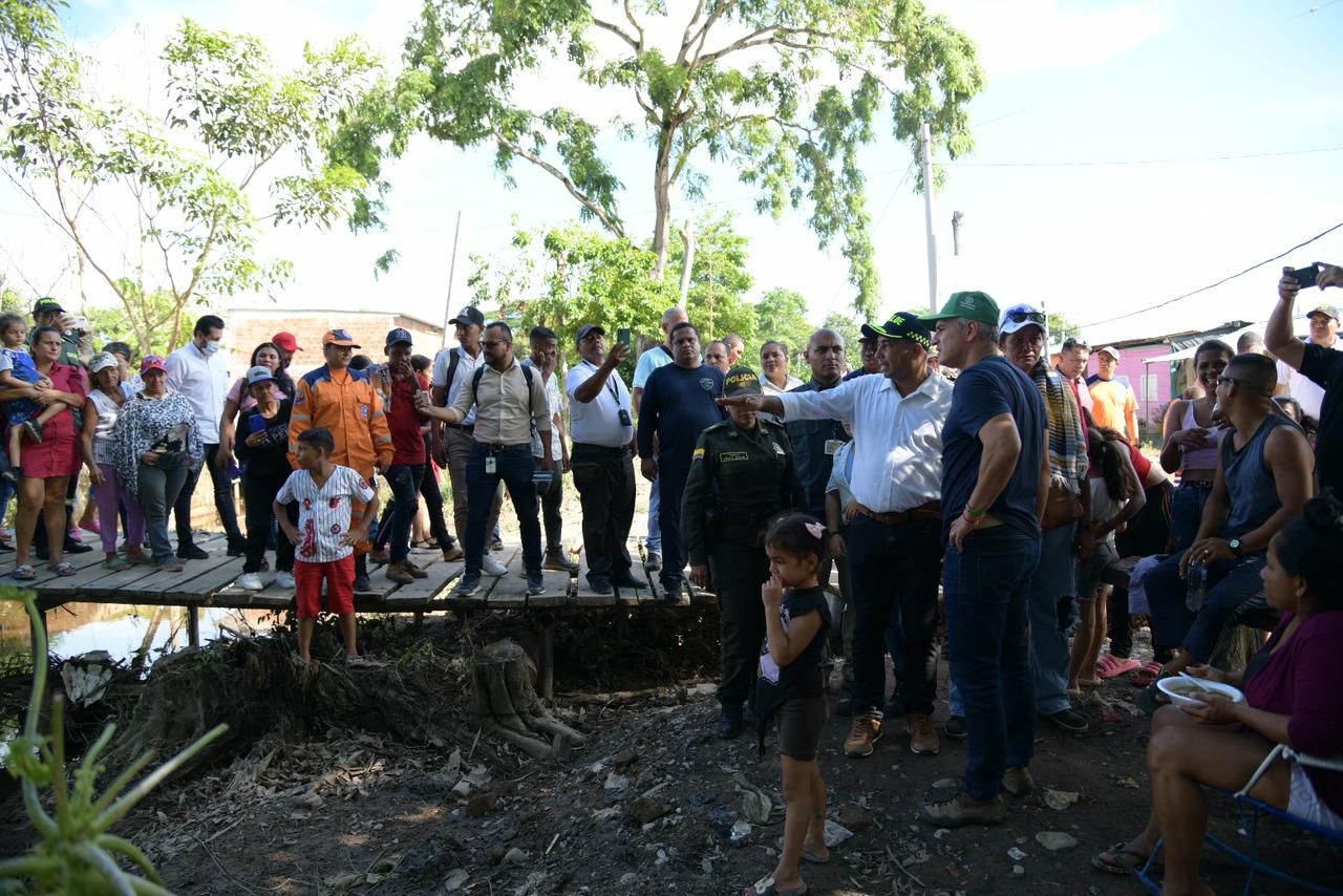 Gobernador Andrés Julián atiende emergencia por inundaciones en el municipio de Yondó
