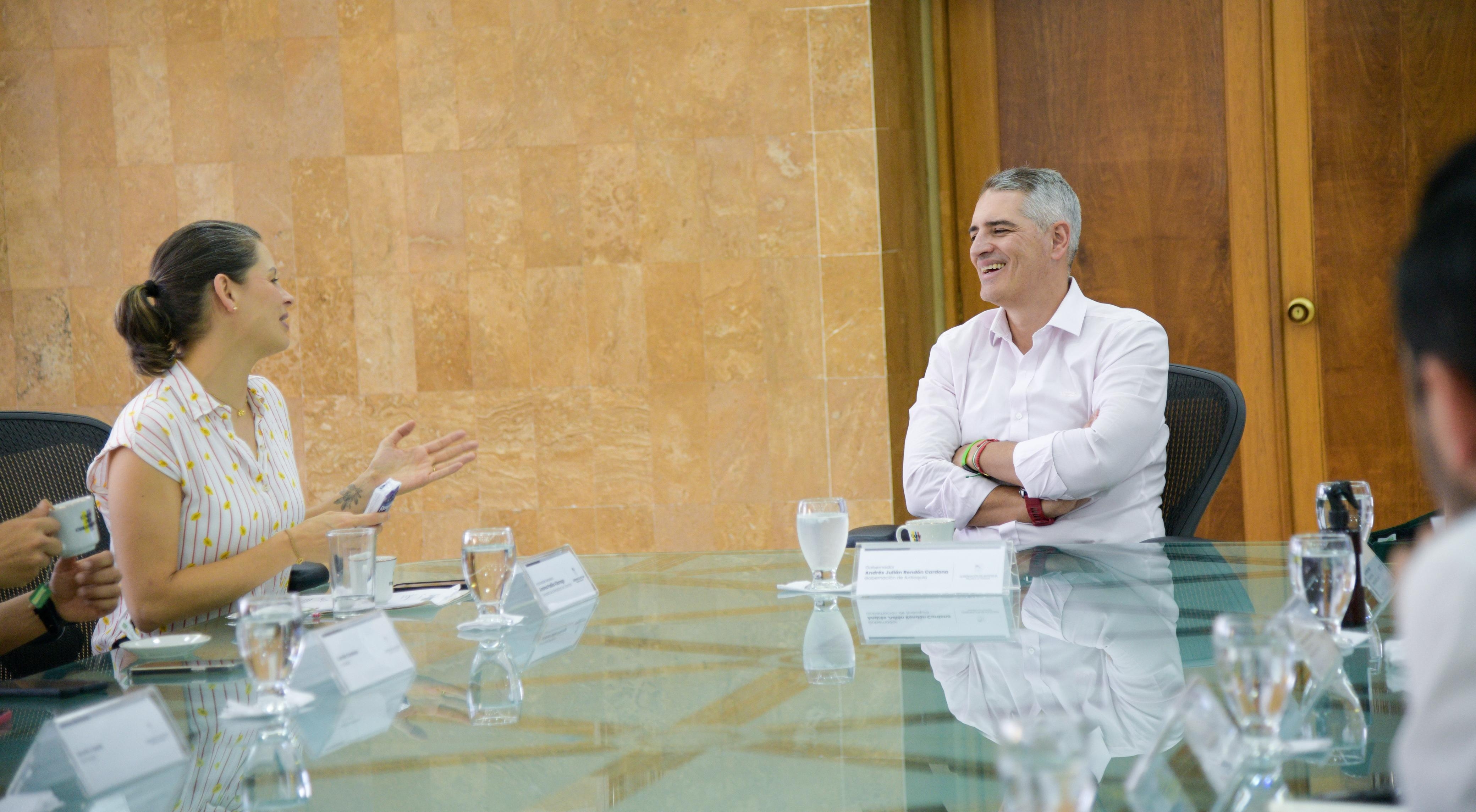 Gobernador Andrés Julián y senadora Andrea Padilla conversaron sobre proyectos en favor de la protección y el bienestar animal