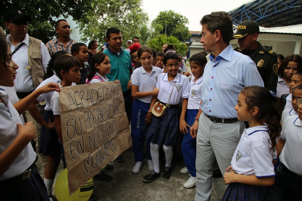 Pavimentación de la vía Puerto Nare hasta  Puerto Triunfo, una realidad
