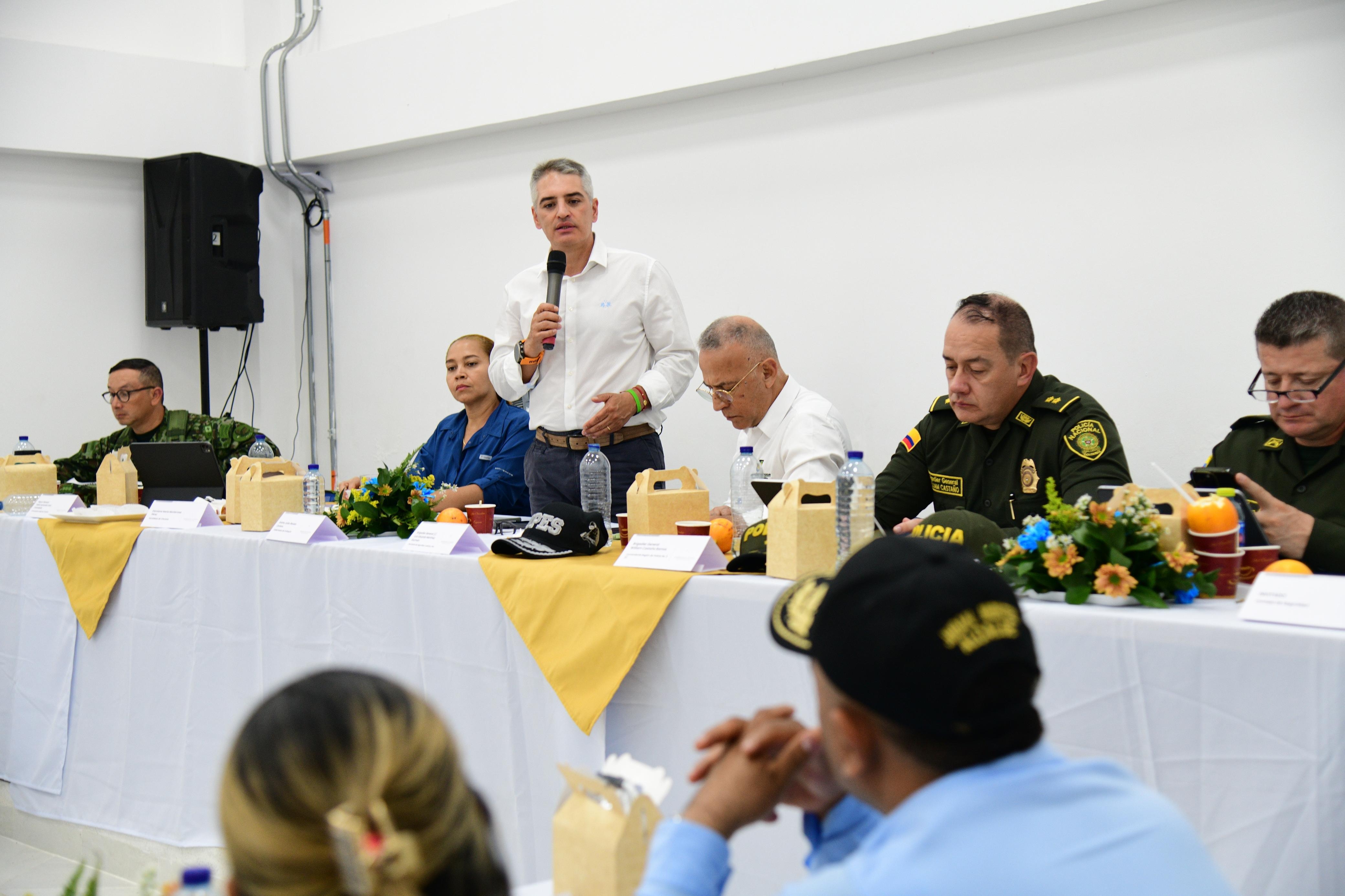 Gobernador Andrés Julián pidió actuar con contundencia contra la minería ilegal en el Bajo Cauca