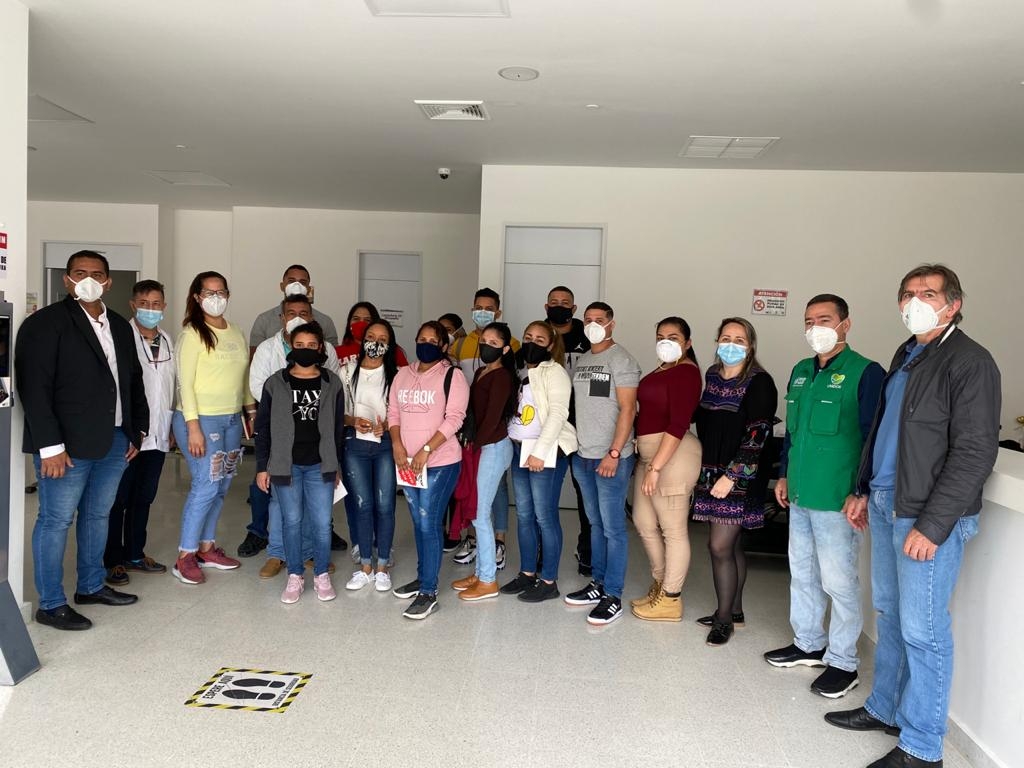 Hospital Departamental La María recibe equipo humano de Barranquilla para fortalecer la atención en cuidado intensivo