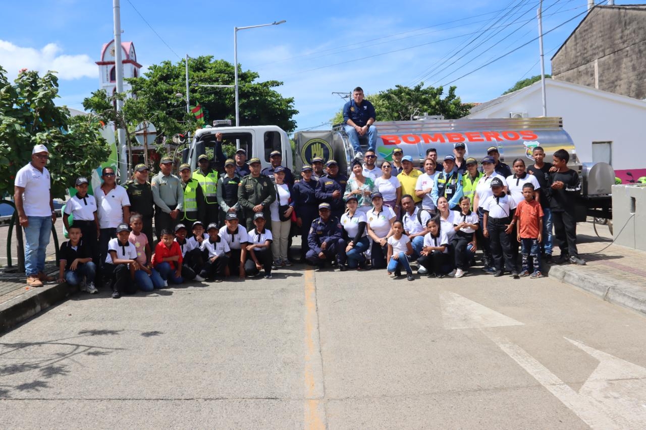 ¡Qué alegría! Después de varios años de trabajo el Dagran entregó obra para la protección del volcán de lodo y un carrotanque en Arboletes