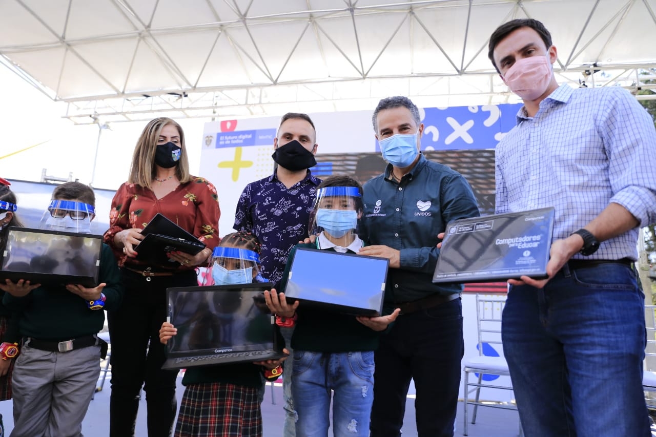 MINTIC y la Gobernación de Antioquia entregarán computadores a las instituciones educativas oficiales del departamento