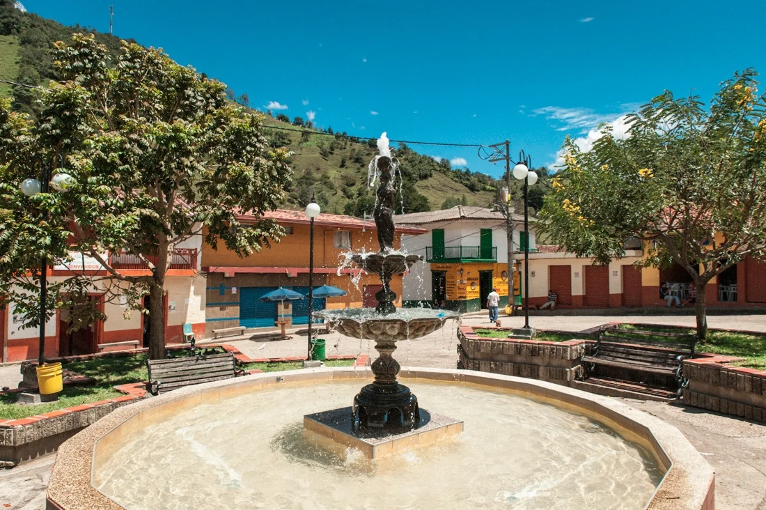 El Gobernador en la noche llega a Abriaquí