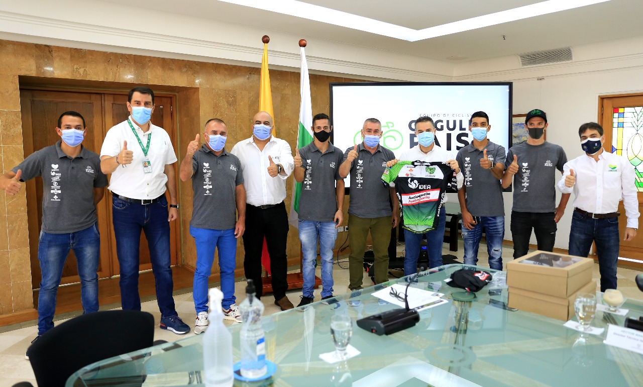 Gobernador Aníbal Gaviria recibió al equipo de ciclismo Orgullo Paisa que participará en la Vuelta a Colombia