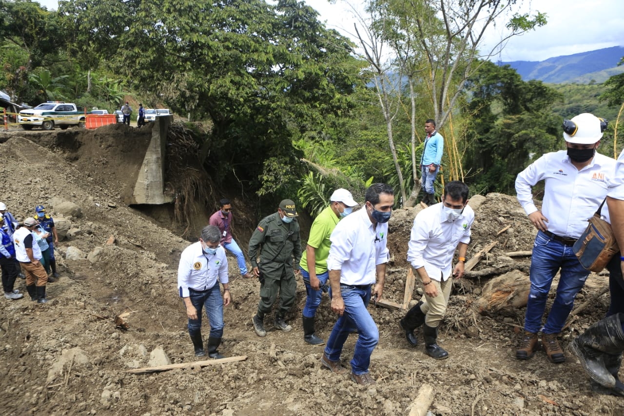 Puesto de Mando Unificado en Dabeiba autoriza paso controlado de vehículos por el sector más afectado por los deslizamientos