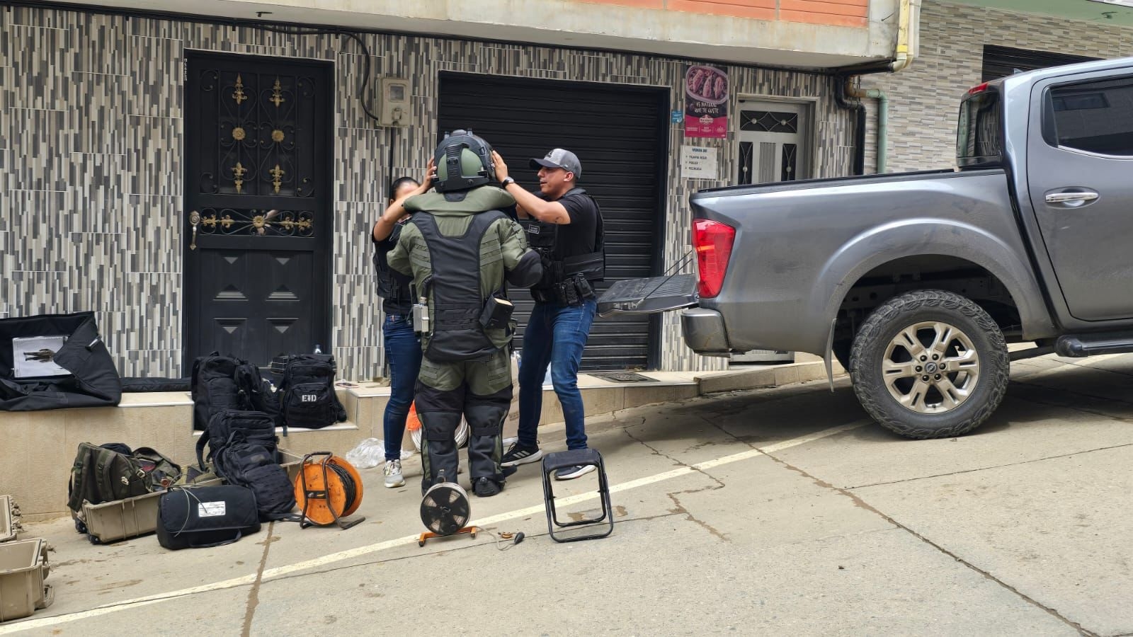 Gobernador Andrés Julián ofreció hasta 100 millones de pesos de recompensa por información que permita capturar a los responsables de armar artefactos explosivos en Anorí