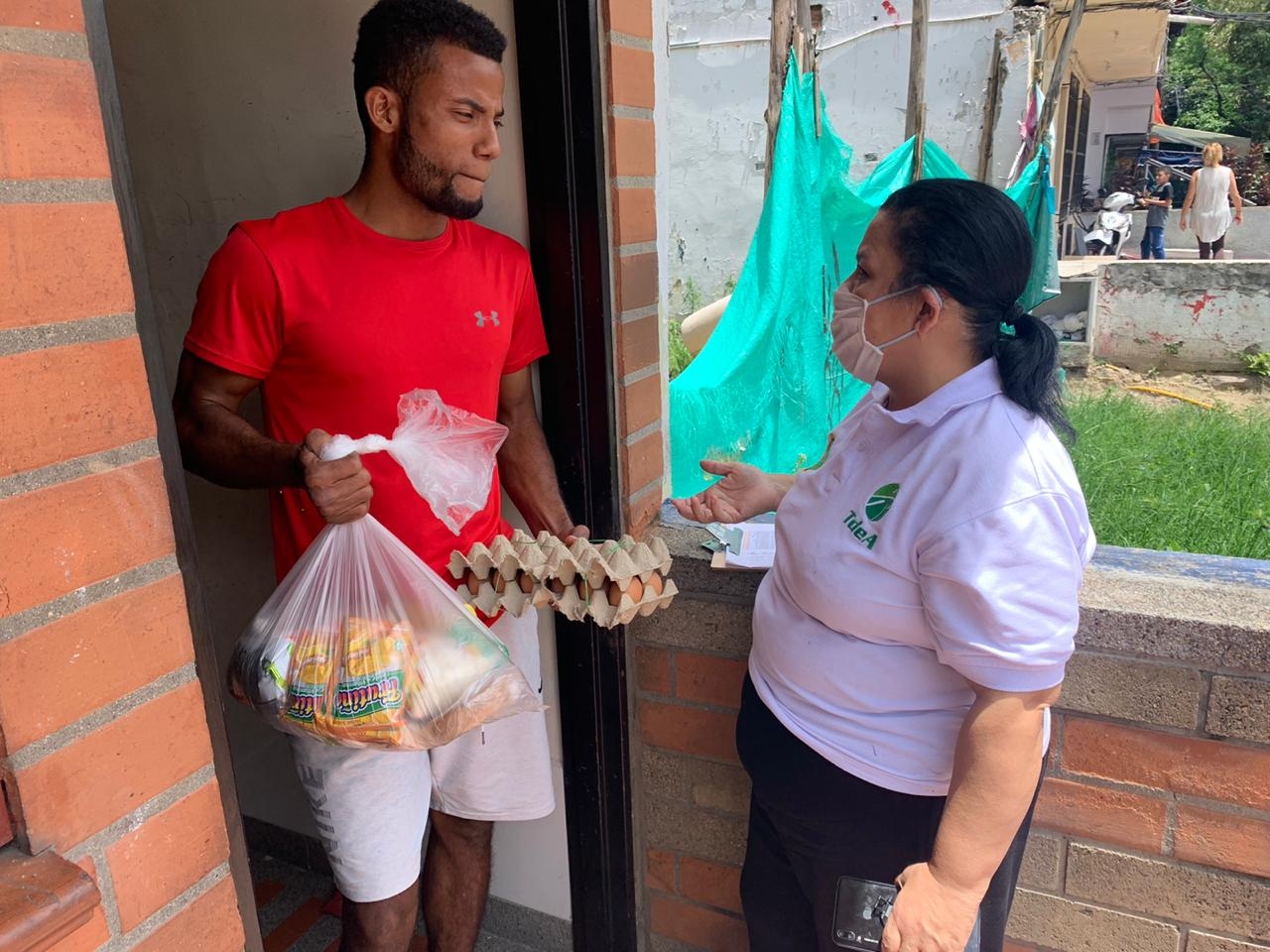 Tecnológico de Antioquia (TdeA) entregó 172 mercados solidarios a estudiantes