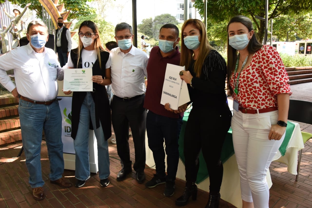 Con la entrega de 14 nuevas ambulancias, Antioquia fortalece la red prestadora de servicios de salud