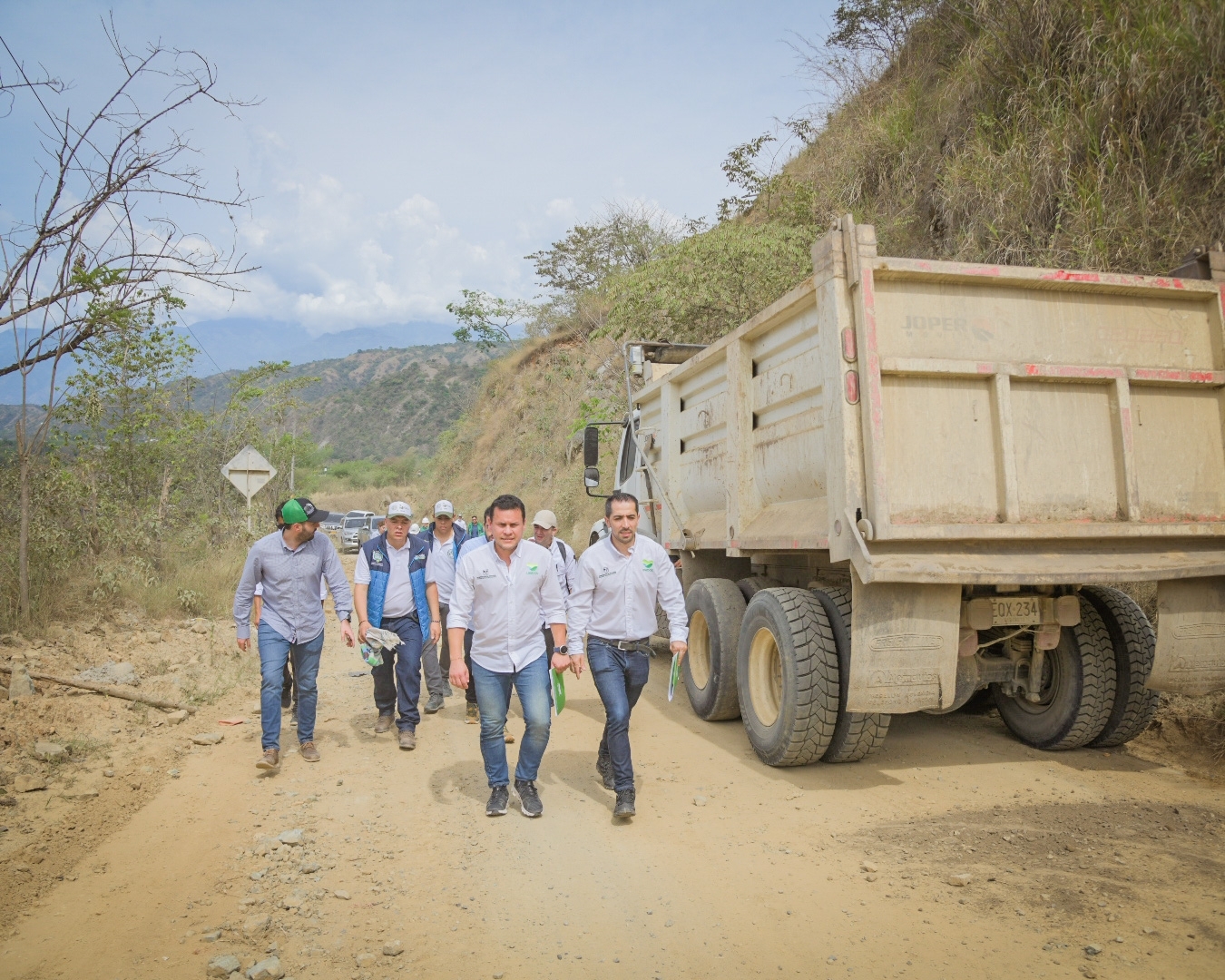 A buen ritmo avanzan obras de infraestructura vial por más de 27 mil 800 millones en dos municipios del Occidente antioqueño
