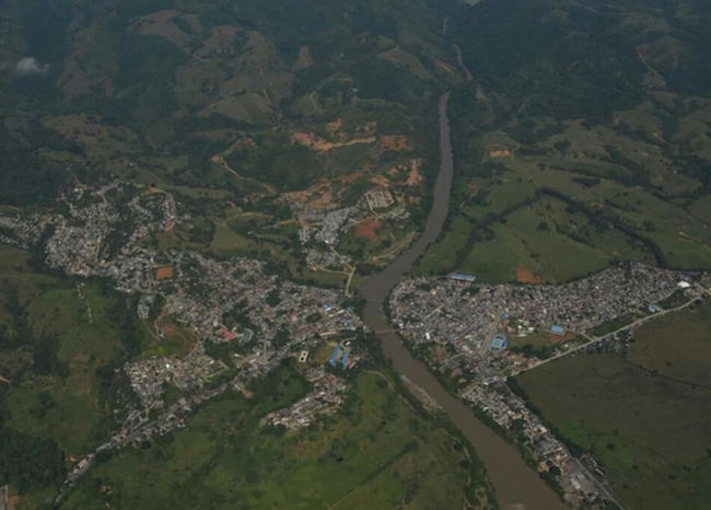 El Gobernador en la Noche llega a Tarazá