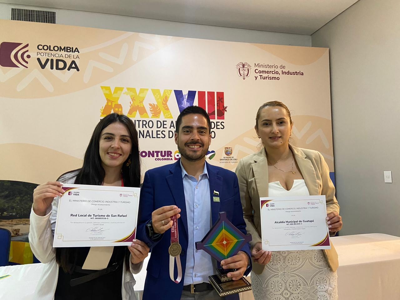 Antioquia es Mágica recibió la Medalla al Mérito Turístico 2023