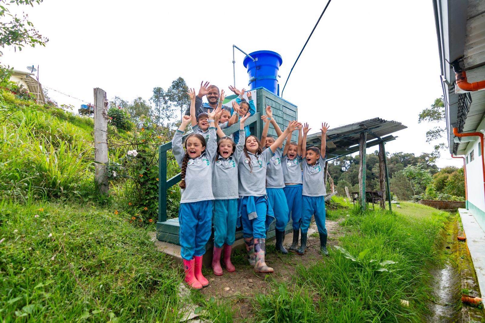 La Gobernación de Antioquia y la Fundación EPM firman convenio para llevar agua potable a instituciones educativas rurales del departamento