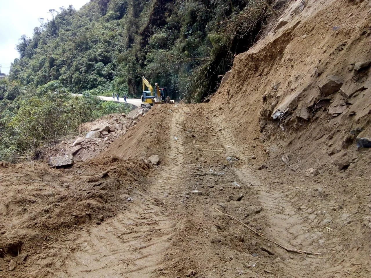 Avanza la atención al punto crítico en la vía Sonsón - Argelia- Nariño
