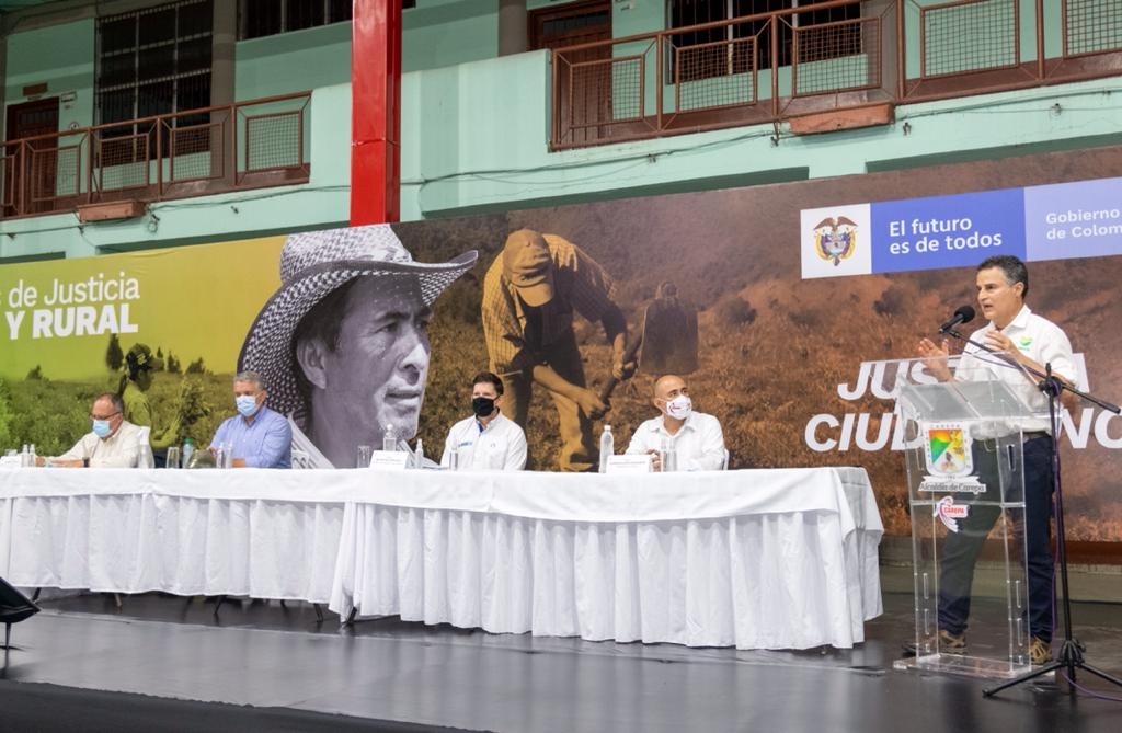En Carepa el gobernador de Antioquia agradeció al presidente Duque la visita de un día completo a tres subregiones antioqueñas