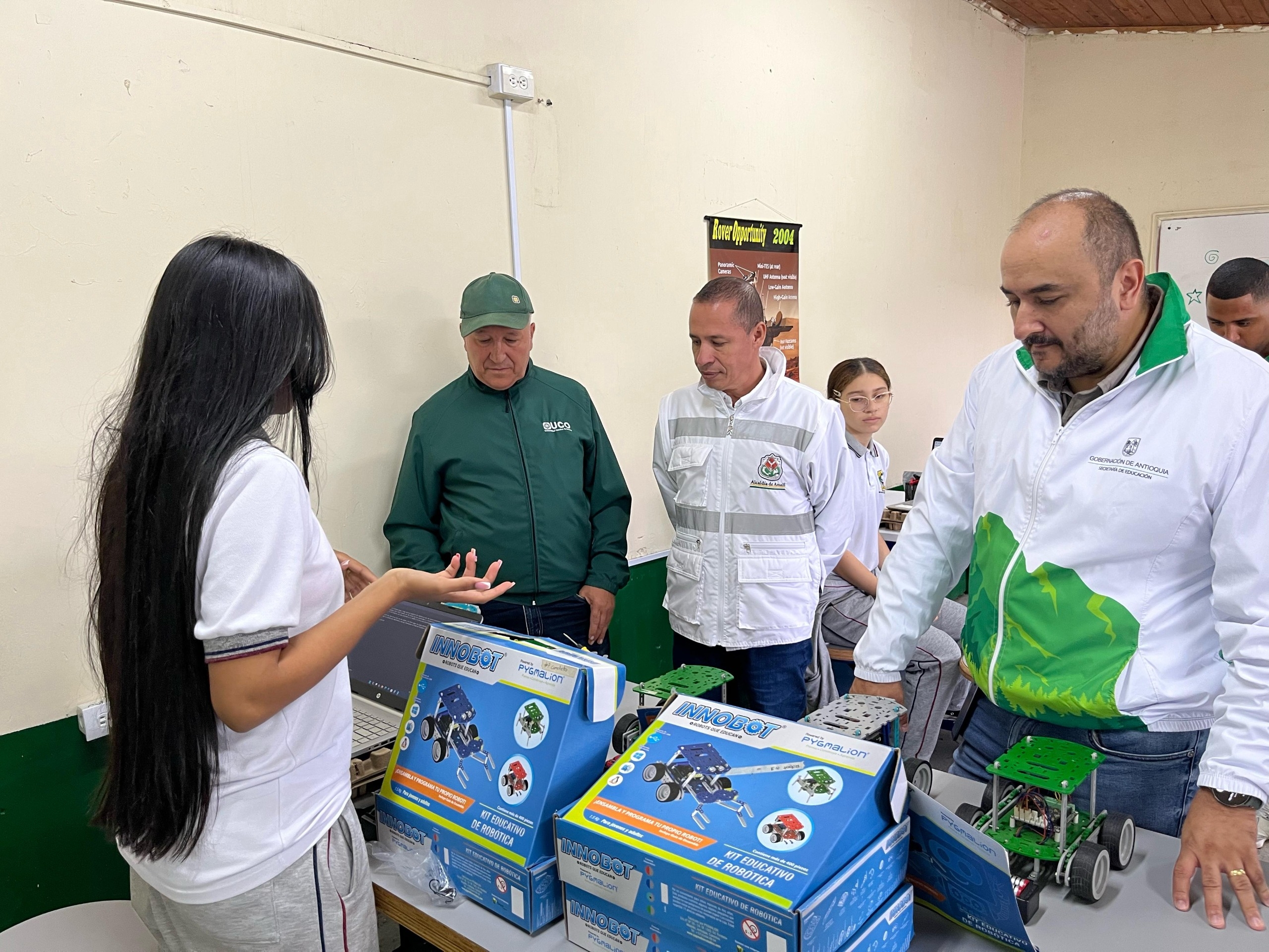 La Gobernación Antioquia lleva al municipio de Amalfi los programas Entornos Educativos Seguros y la Jornada Extendida