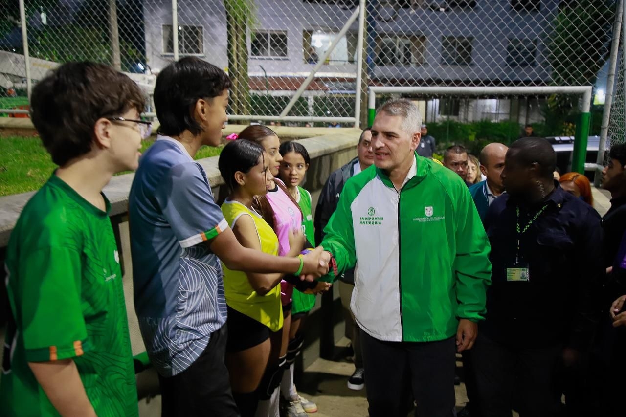 “Con los recursos de la Tasa de Seguridad queremos dignificar más espacios deportivos”, dijo el Gobernador Andrés Julián