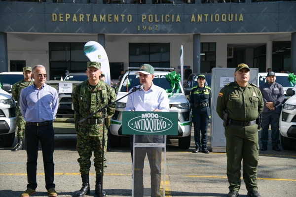 Gobernación de Antioquia entrega vehículos, tecnología y dotación a la Fuerza Pública y la Fiscalía General de la Nación