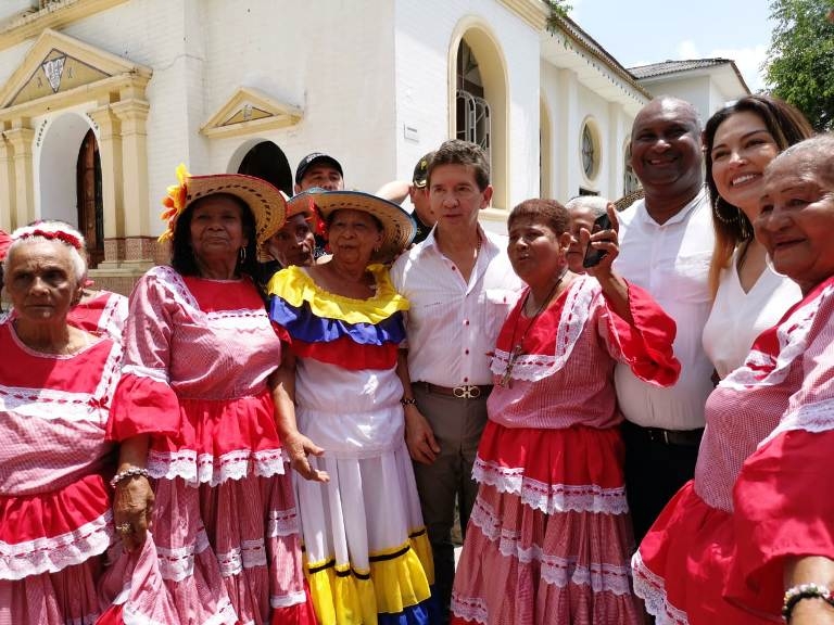Gobernador acompañó en Zaragoza la Feria de Servicios Antioquia Cercana