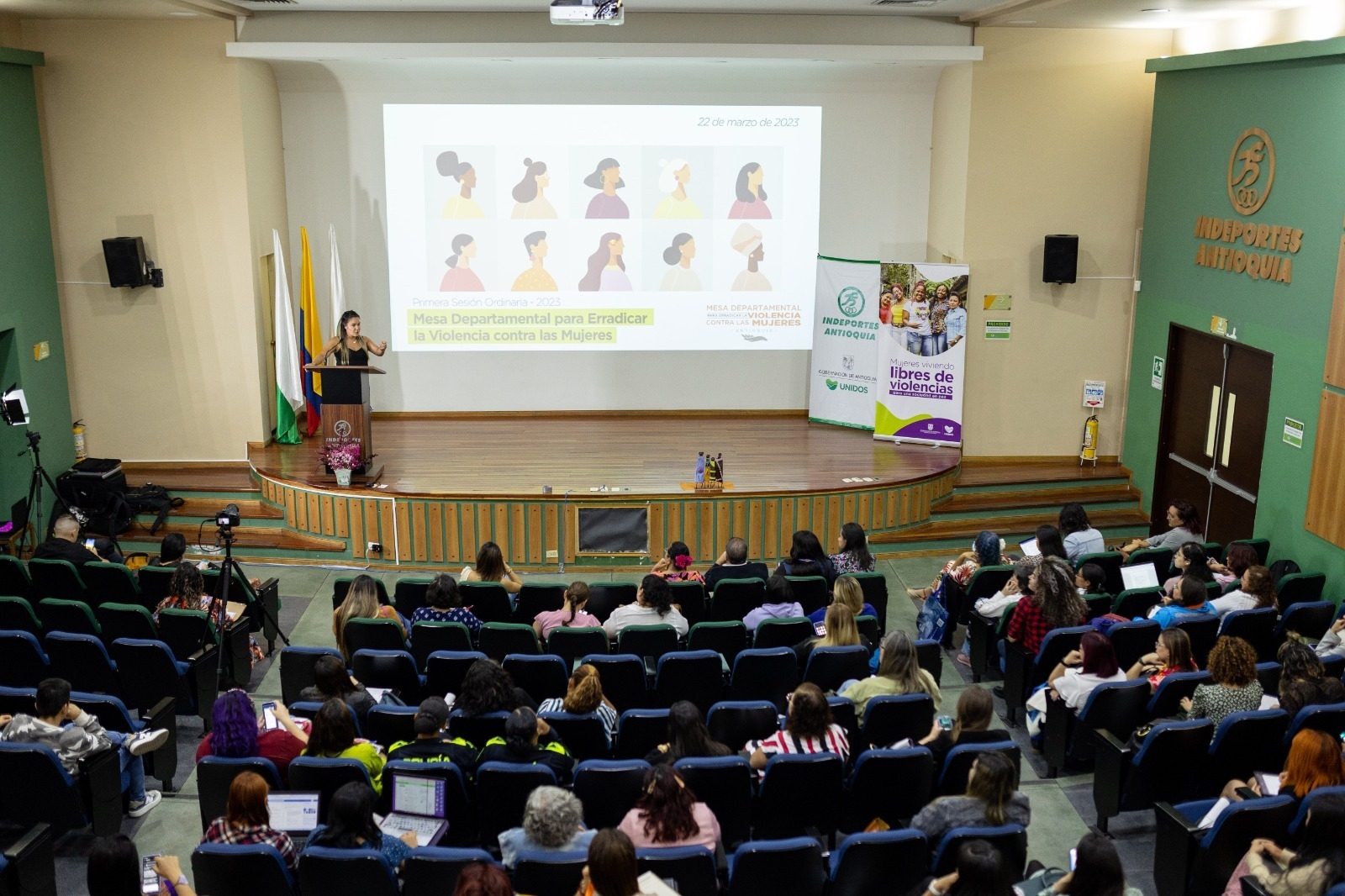 Antioquia trabaja para eliminar barreras en la atención y acceso a la justicia de las mujeres víctimas de violencia