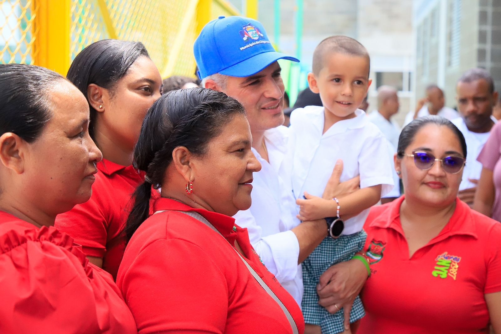 En Chigorodó, el gobernador Andrés Julián inauguró un megacolegio e hizo anuncios en infraestructura, salud, educación y deporte