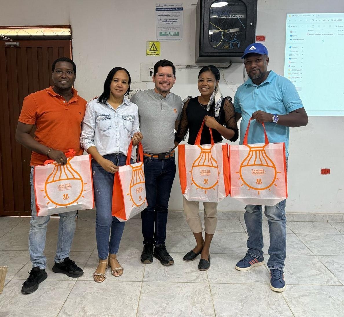 Instituciones educativas de Urabá recibieron dotación de equipos de cómputo, gracias al mecanismo de Obras por Impuestos
