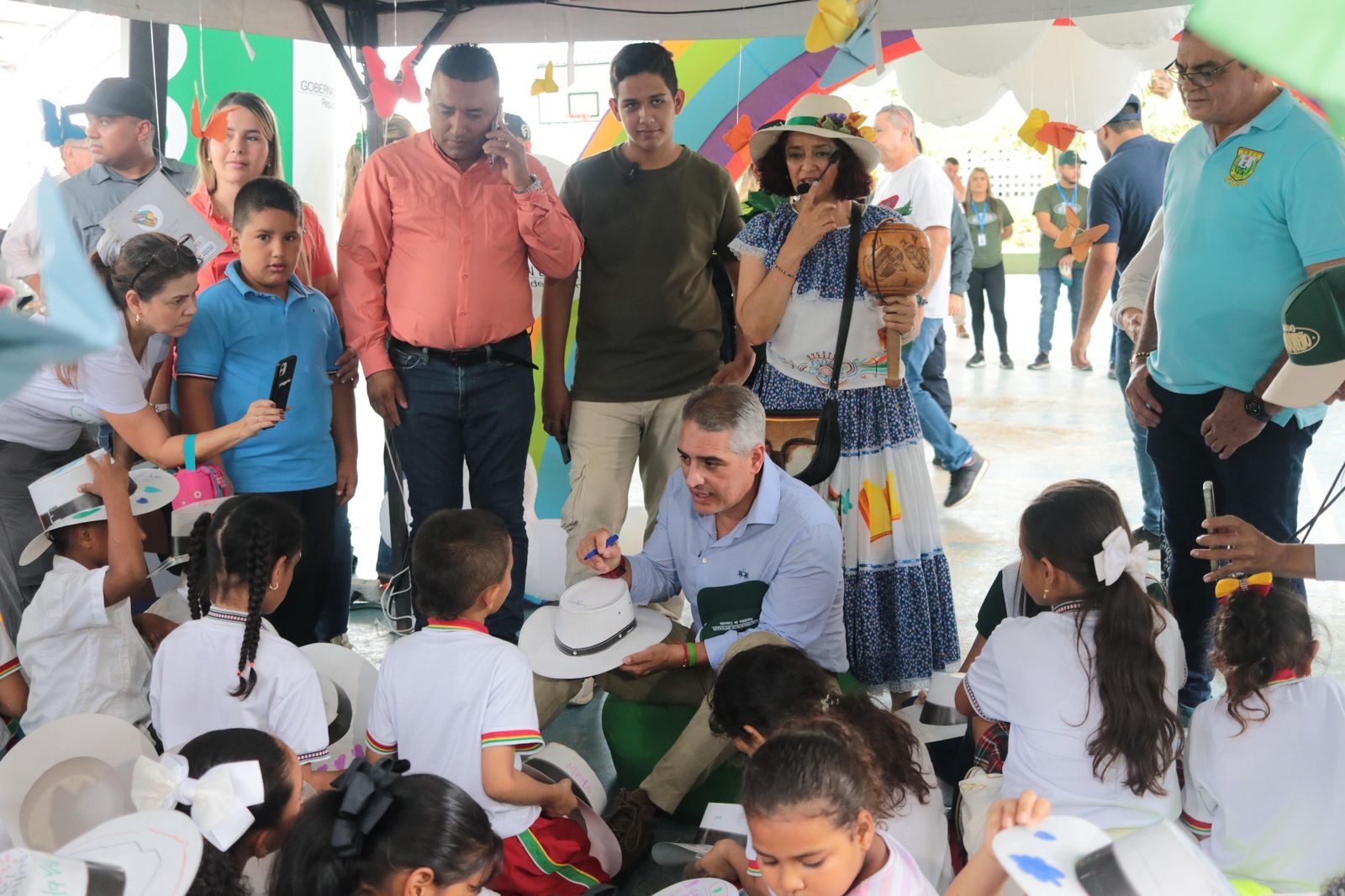 Gobernador Andrés Julián anunció recursos para culminar el megacolegio Las Malvinas de Caucasia