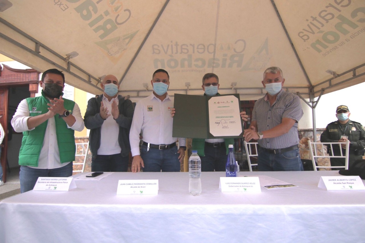 La comunidad educativa de la I.E. Anorí recibió la reposición y ampliación de su sede educativa