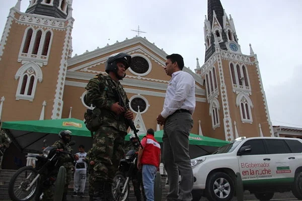 El Gobernador en la Noche hizo presencia en el municipio de Abejorral
