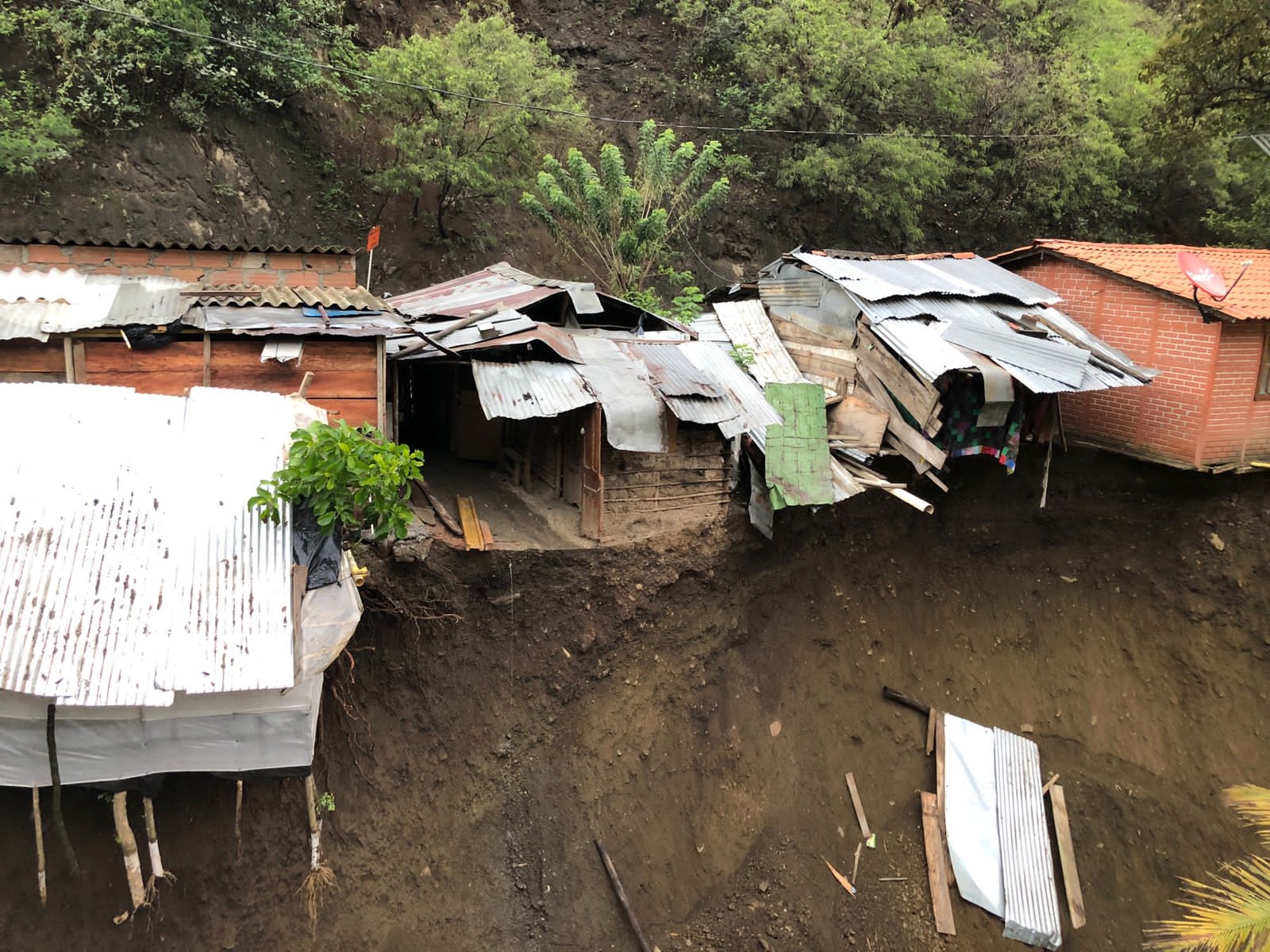 13 fallecidos, un desaparecido, 14 viviendas colapsadas y dos para evacuar: panorama de las últimas horas en Antioquia